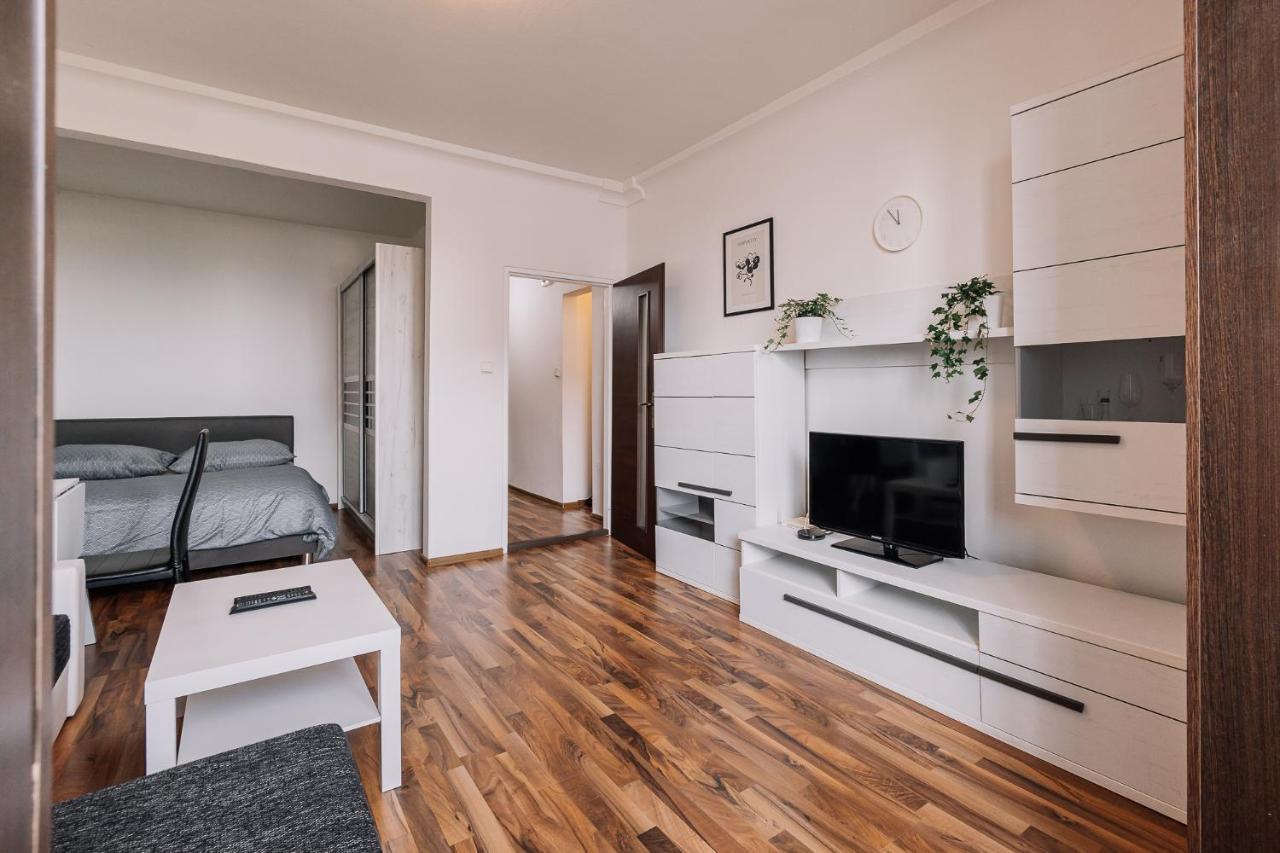 Cozy Apartment In Ruzinov Братислава Екстериор снимка
