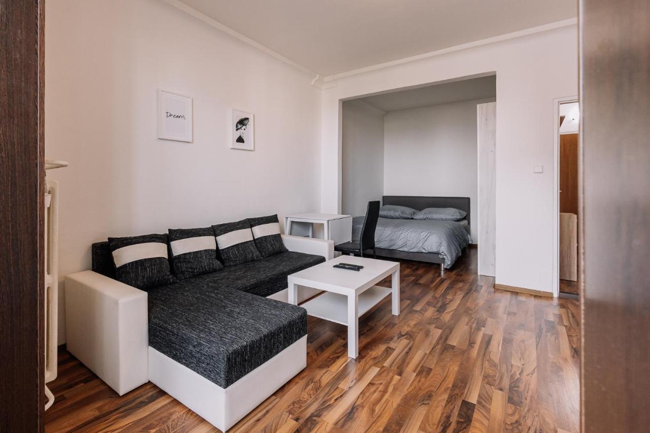 Cozy Apartment In Ruzinov Братислава Екстериор снимка